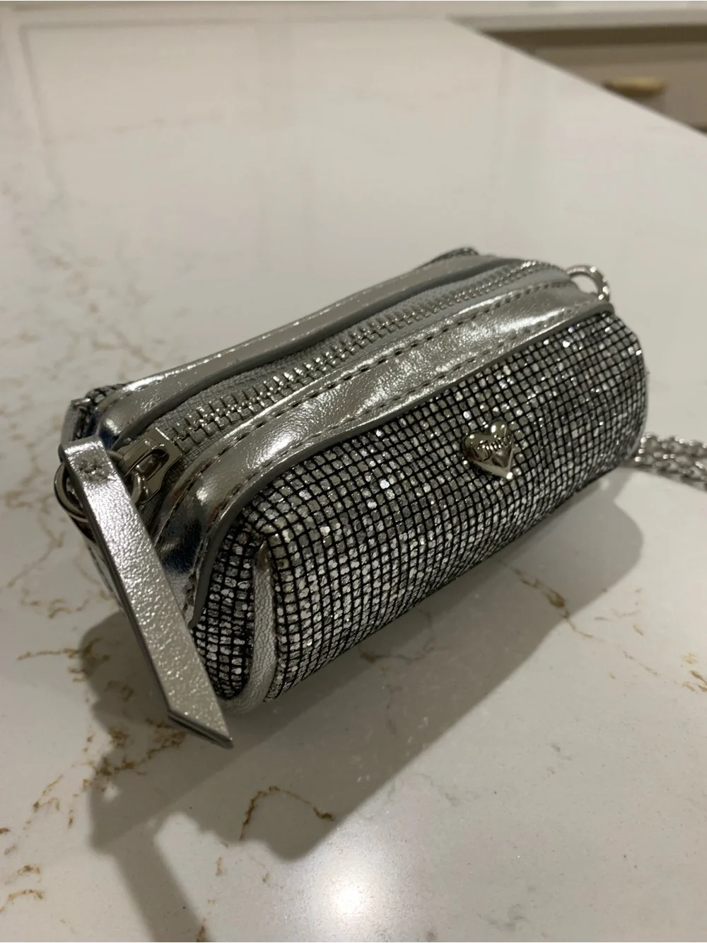Juicy Couture Silver Barrel Coin Purse with Silver chain - Picture 3 of 12